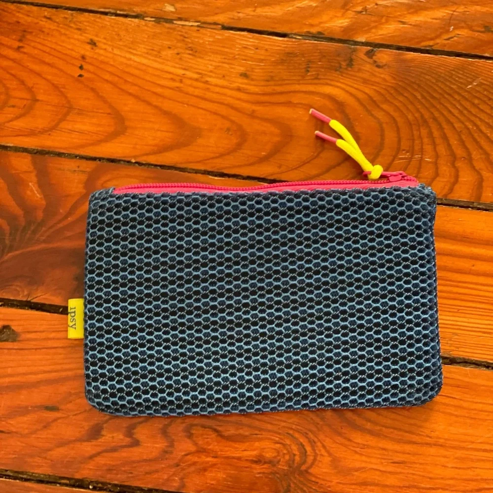 🧩 4/$20 Cosmetic Bag